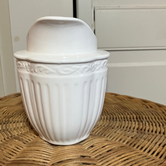 Mikasa Italian Countryside creamer
EUC - Picture 5 of 6